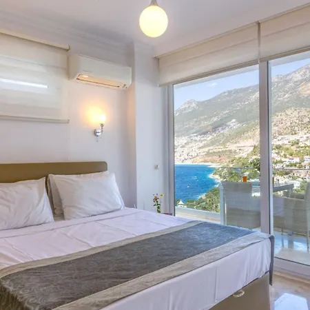 5 Bedroom Right Next To The *