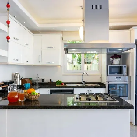 5 Bedroom Right Next To The 5978 Villa Kalkan