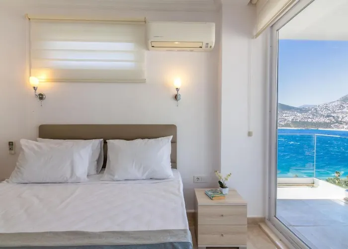 5 Bedroom Right Next To The Villa