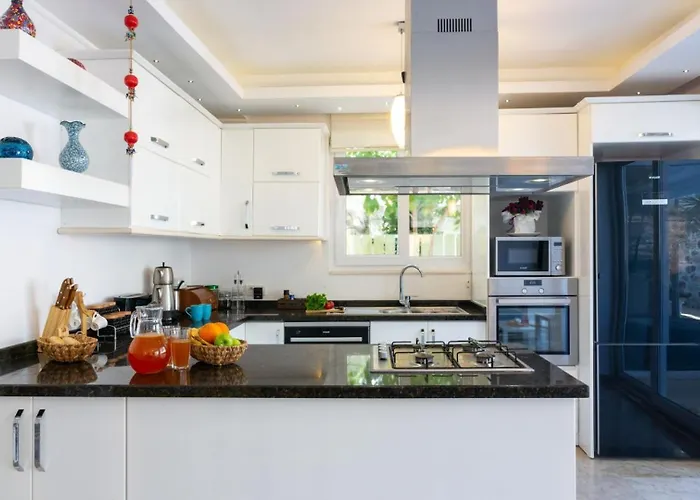 5 Bedroom Right Next To The Villa Kalkan
