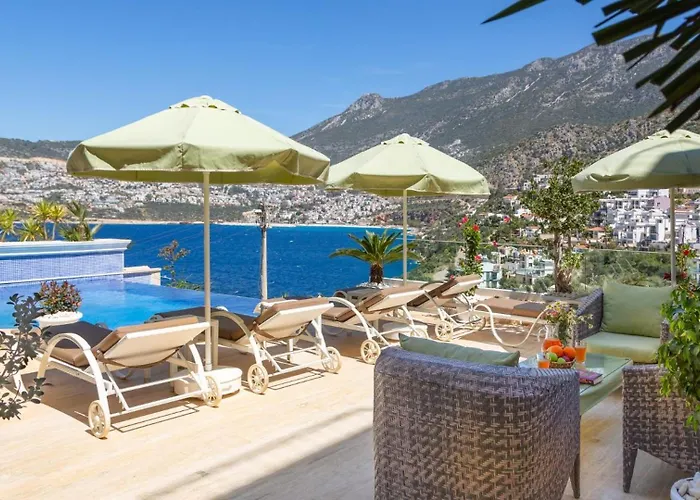 5 Bedroom Right Next To The Villa