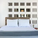 5 Bedroom Right Next To The Villa