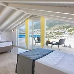 5 Bedroom Right Next To The Villa