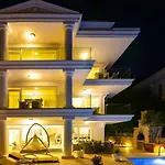 5 Bedroom Right Next To The Kalkan
